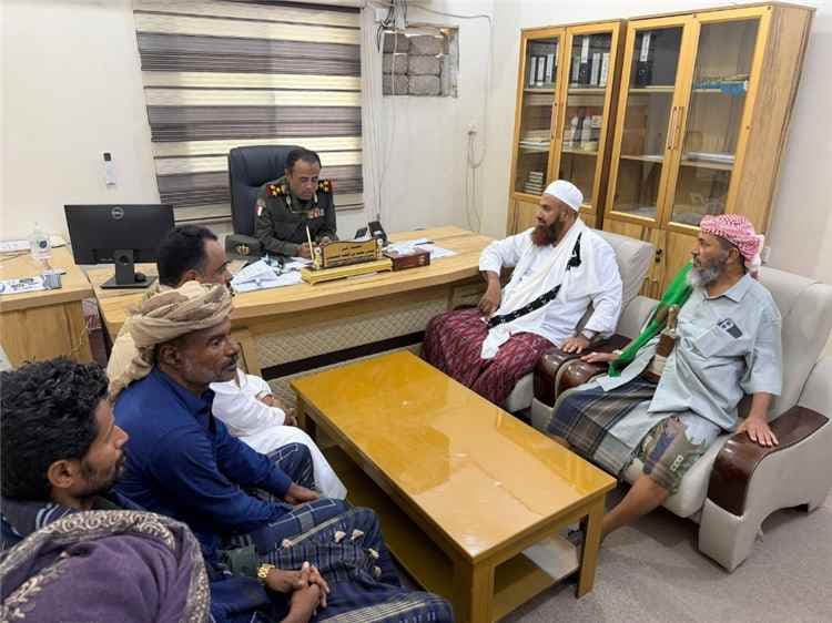 مدير البحث الجنائي بحضرموت: تسلّم مشتبه به في واقعة قتل بالتنسيق مع مقادمة وشخصيات اجتماعية