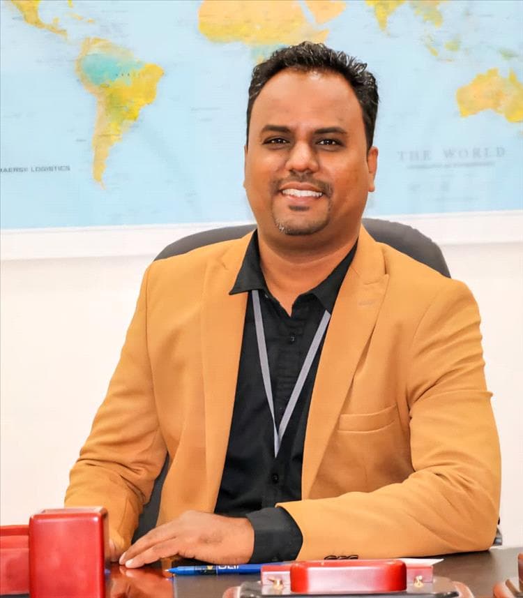 كاتب صحفي :  المحافظ امام تحدي عودة بيع القات في أحياء عدن