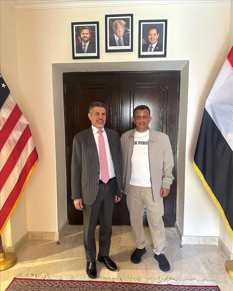 عاجل : السفير الأمريكي يلتقي فتحي بن لزرق ويؤكد أهمية حرية الصحافة عقب الاعتداء على «عدن الغد»