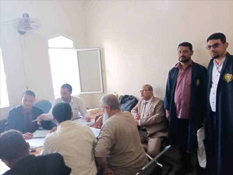 عميد المعهد العالي للقضاء يتفقد الطلبة المتدربين في محكمة الحوطة الابتدائية بمحافظة لحج