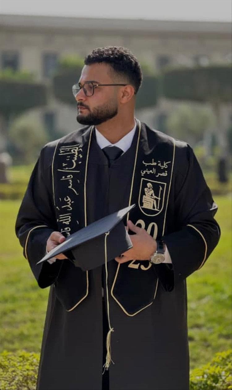 الدكتور قاسم عبدالله قاسم يتخرّج من كلية الطب بجامعة القاهرة