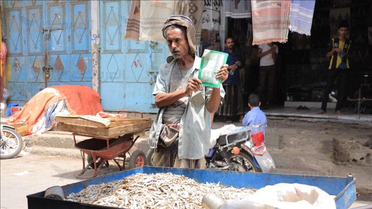 معلمو اليمن... مهن بديلة لتجاوز الغلاء