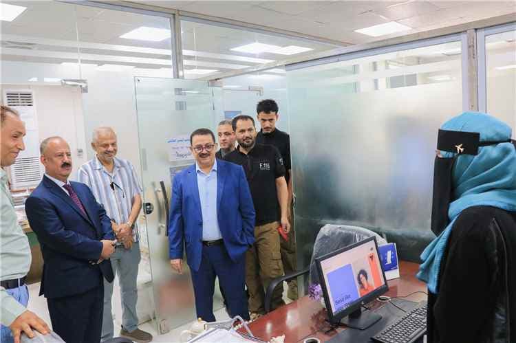 وزير النقل يتفقد مستوى الانضباط الوظيفي بديوان الوزارة والمؤسسات التابعة لها