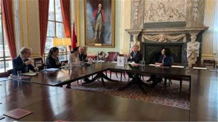 المبعوث الأممي يبحث في لندن سبل تنشيط العملية السياسية وتحقيق السلام في اليمن