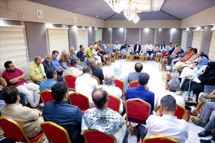 رئيس الوزراء يشدد على المسؤولية التشاركية لإعادة الاعتبار لمدينة عدن