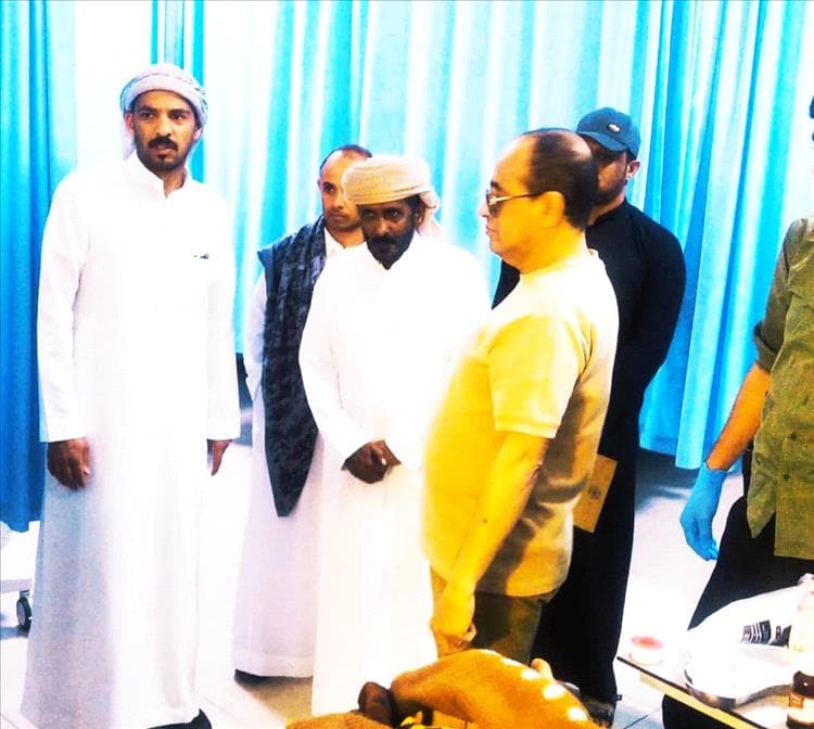 ضابط الشؤون المدنية للجانب السعودي يزور مستشفى الغيضة بالمهرة