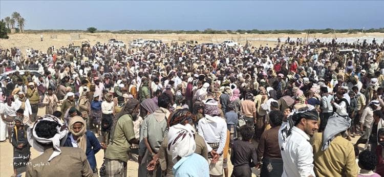 جموع غفيرة تشيّع جثمان الفقيد الشيخ « سالم باداس » في منطقة عرقة بمديرية رضوم بشبوة