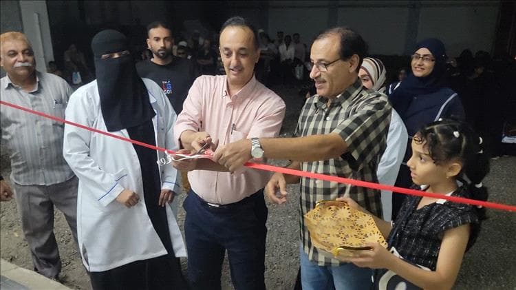 مدير صحة عدن يدشن المخيم الطبي المجاني للأمراض المزمنة بمجمع القاهرة في مديرية المنصورة