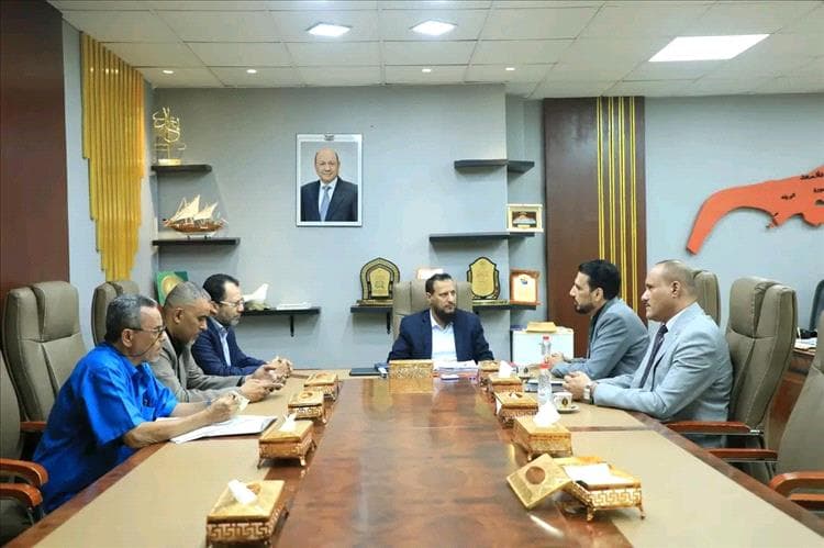 المحافظ شيخ يطلع على برنامج ونشاط الجامعة الألمانية ويحث على استمرارية تقديم المنح المجانية للطلاب المتفوقين في العاصمة عدن