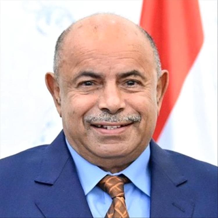 محافظ حضرموت يعلن تشكيل لجنة لمراجعة وتأمين الوضع التمويني والخدماتي في المحافظة