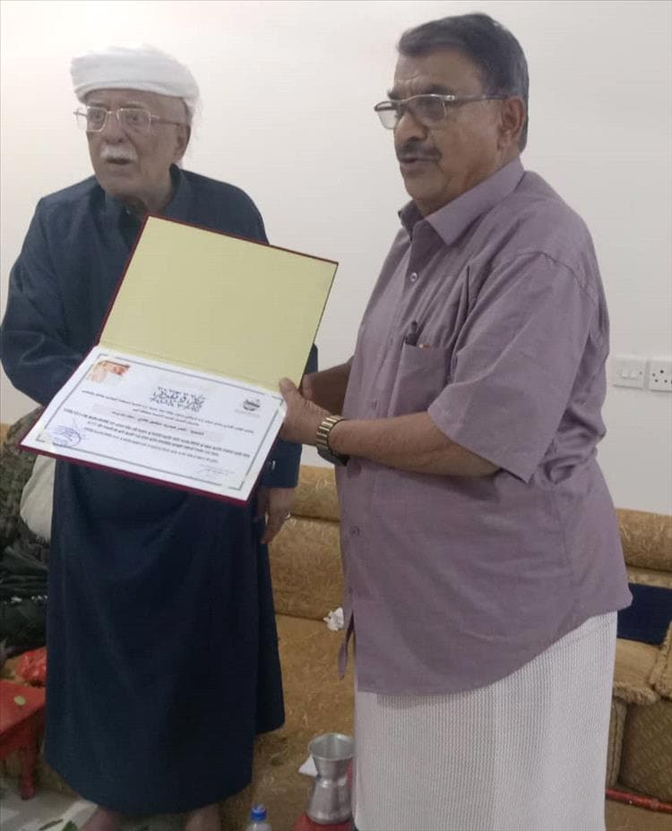 تكريم اللواء علي القفيش والعميد ناصر هادي تقديراً لدورهما في دعم نادي شباب زارة وتنمية المنطقة الوسطى