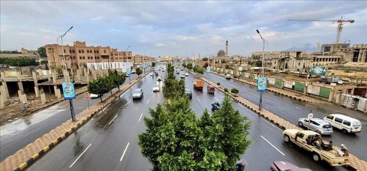 مأساة أمام بوابة مستشفى في صنعاء.. شاب يفارق الحياة داخل سيارته وغضب واسع بعد منعه من الدخول