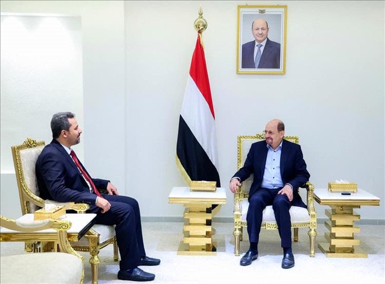 رئيس الوزراء يناقش مع محافظ لحج أولويات النهوض بالمحافظة وتعزيز دورها في دعم الاستقرار