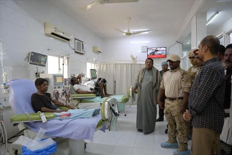 قوات درع الوطن - الفرقة الثانية تقوم بزيارة عيدية إنسانية للاطمئنان على مرضى مستشفى القطن بوادي حضرموت