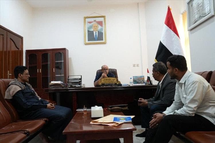 الخنبشي يطلع على سير العمل في جمارك الوديعة ويشدّد على استقرار الإمدادات النفطية بحضرموت