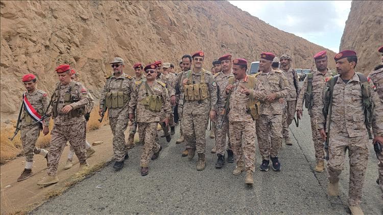 اللواء ياسر حسين مجلي يزور الوحدات العسكرية ويهنئ المرابطين بعيد الفطر