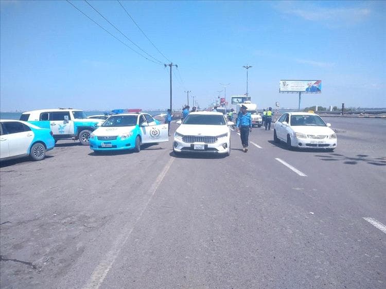 تحرك مروري مفاجئ في العاصمة المؤقتة عدن.. حملة لضبط المخالفين بعد انتهاء المهلة