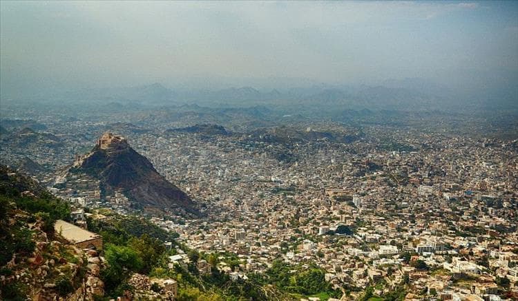 سيول الأمطار في تعز تتسبب بوفاة 15 شخصاً وخسائر مادية واسعة