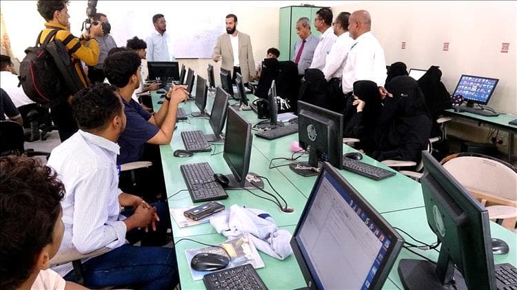 محافظ أبين يزور جامعة أبين ويطلع على سير العملية الدراسية والاكاديمية بكليات الجامعة