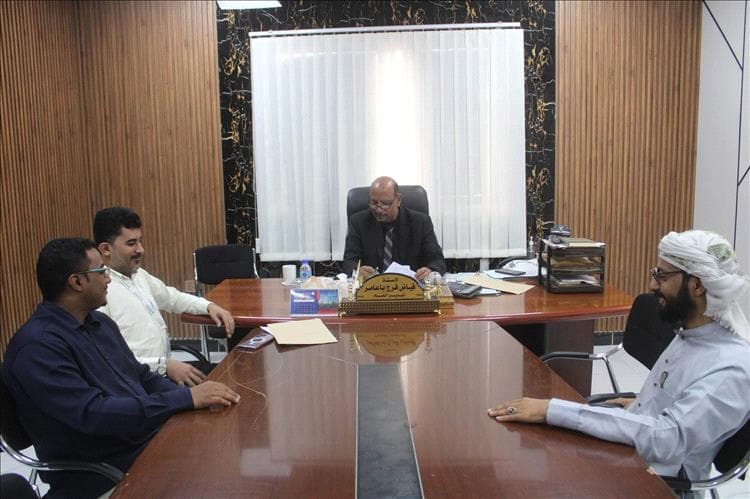 مدير عام المكلا يبحث مع منظمة "رحمة حول العالم" تعزيز التعاون المشترك وتنسيق التدخلات الإنسانية