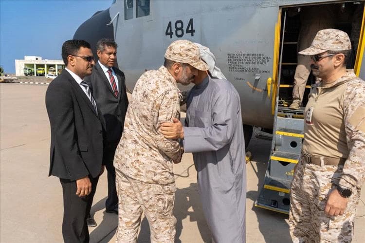 محافظ أرخبيل سقطرى يعود بعد زيارة مكثفة إلى السعودية