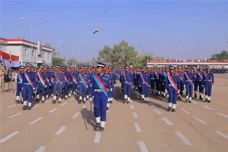 ماذا يعني أن يتخرج في دفعة واحدة 55 ضابطا سقطريا ؟!