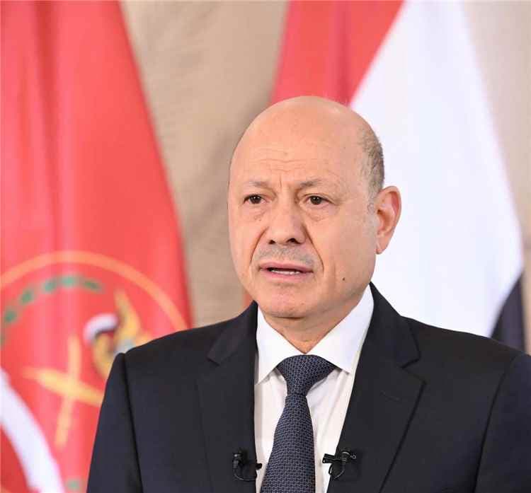 الرئيس العليمي يتابع التحركات العسكرية .. رسالة حاسمة بشأن معركة تحرير صنعاء