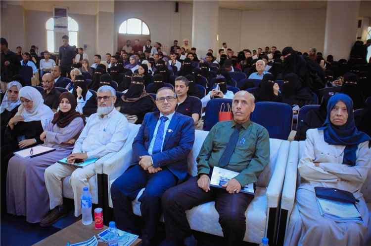 كلية الصيدلة بجامعة عدن تناقش مشاريع تخرج الدفعة الـ27