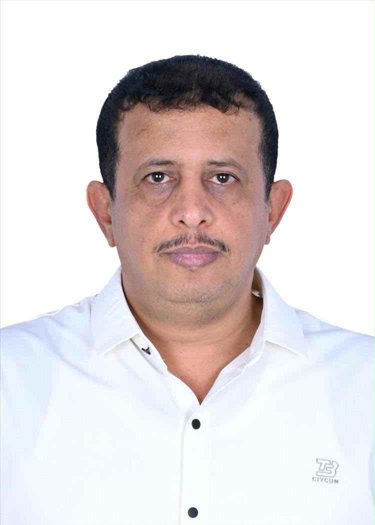 بن لزرق: الحكومة تستعد لوقف شبكات الاتصالات المرتبطة بالحوثيين في المناطق المحررة بعد توفير البدائل