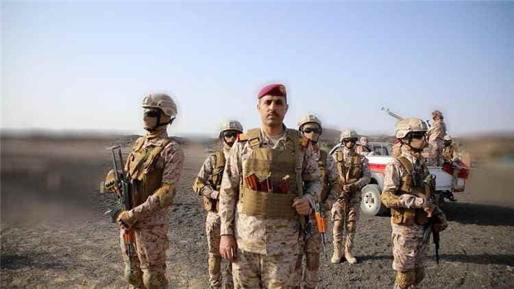 مدير العمليات الحربية يتفقد جبهات مأرب والجوف ويقيّم جاهزية القوات المسلحة