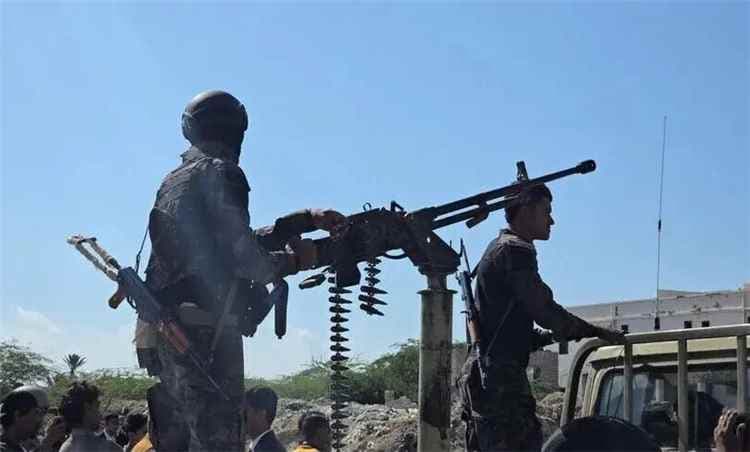 تفاصيل الساعات الماضية من المعارك والتصعيد العسكري في اليمن