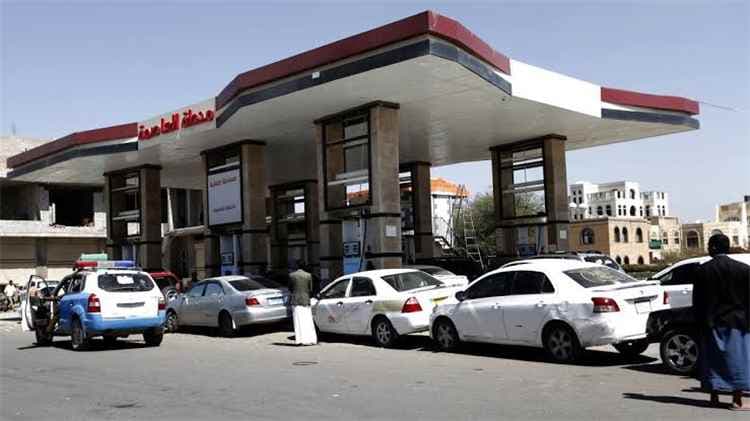 سخط شعبي واسع في مناطق سيطرة الحوثي عقب رفع أسعار الوقود