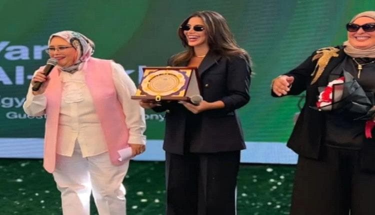 يارا السكري تنال  تكريماً جديداً من المدرسة التي تعلّمت فيها في طفولتها ( صور)