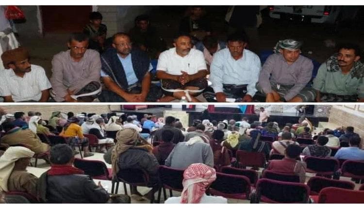 أجتماع موسع في أبين يطالب برفع القيود عن مقرات الانتقالي في عدن ويلوح بخيارات تصعيدية