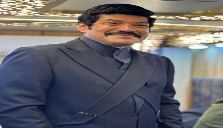 باسم سمرة يرد على الشائعات ويكشف رأيه في فيفي عبده (فيديو)