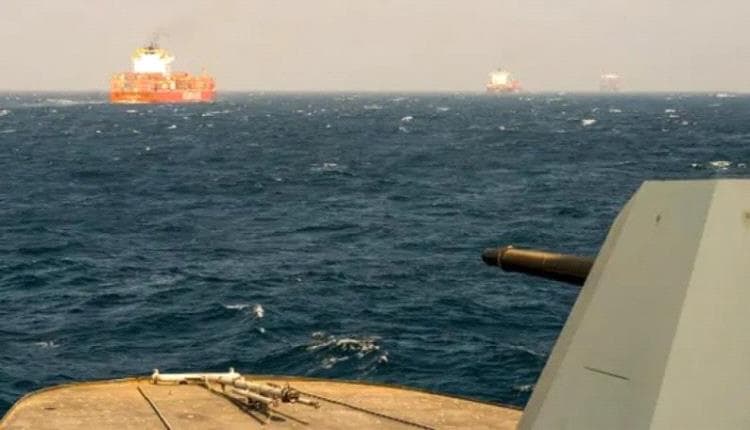 المهمة البحرية الأوروبية تدعو السفن لتجنب المياه اليمنية وتحذر من مخاطر في خليج عدن