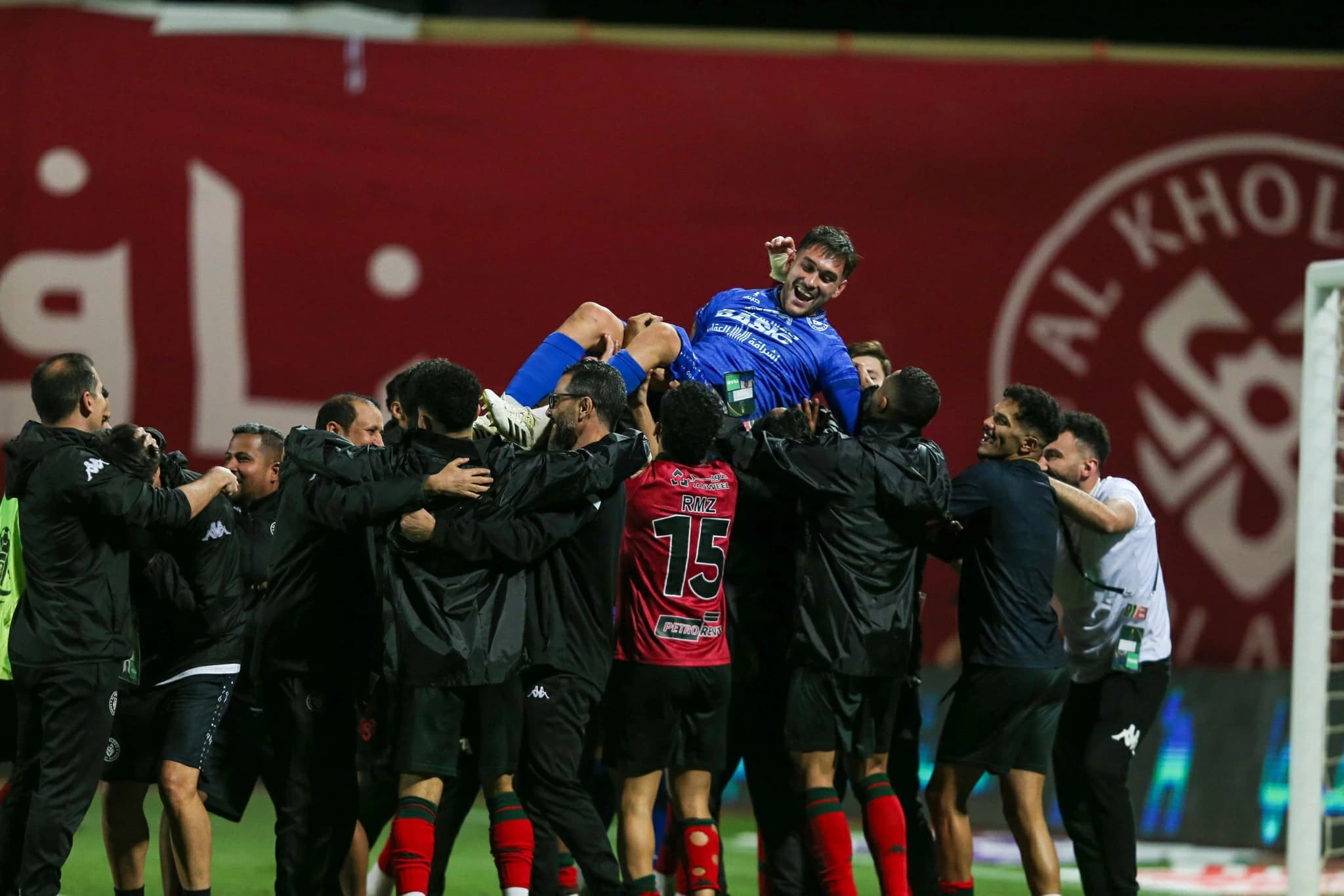 باكنغهام: بالروح أخرجنا حامل اللقب