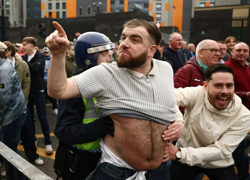 تحقيقات عاجلة بعد أحداث عنف جماهيري حول «سانت جيمس بارك»