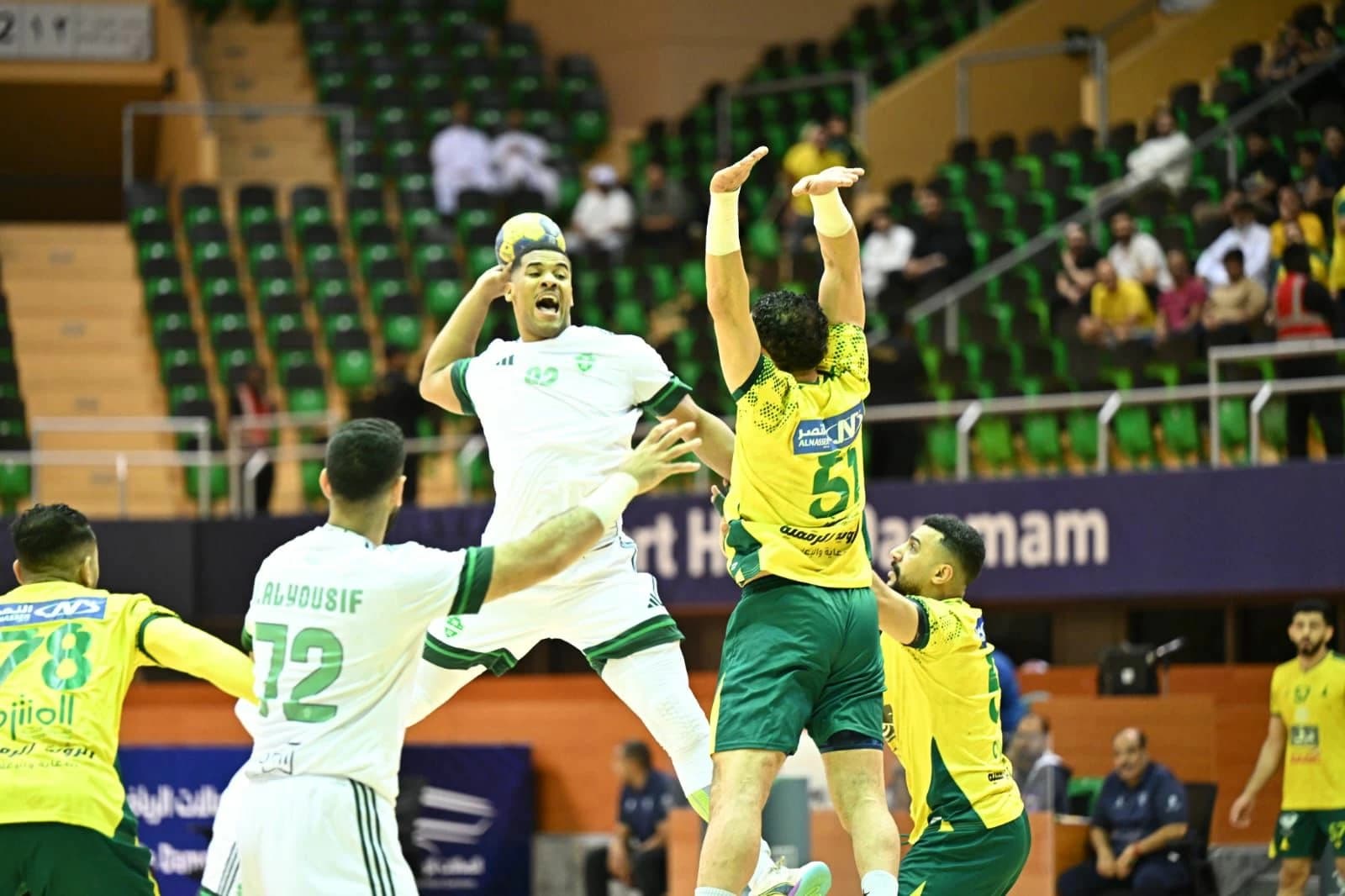 الخليج يخرج الأهلي من كأس اليد