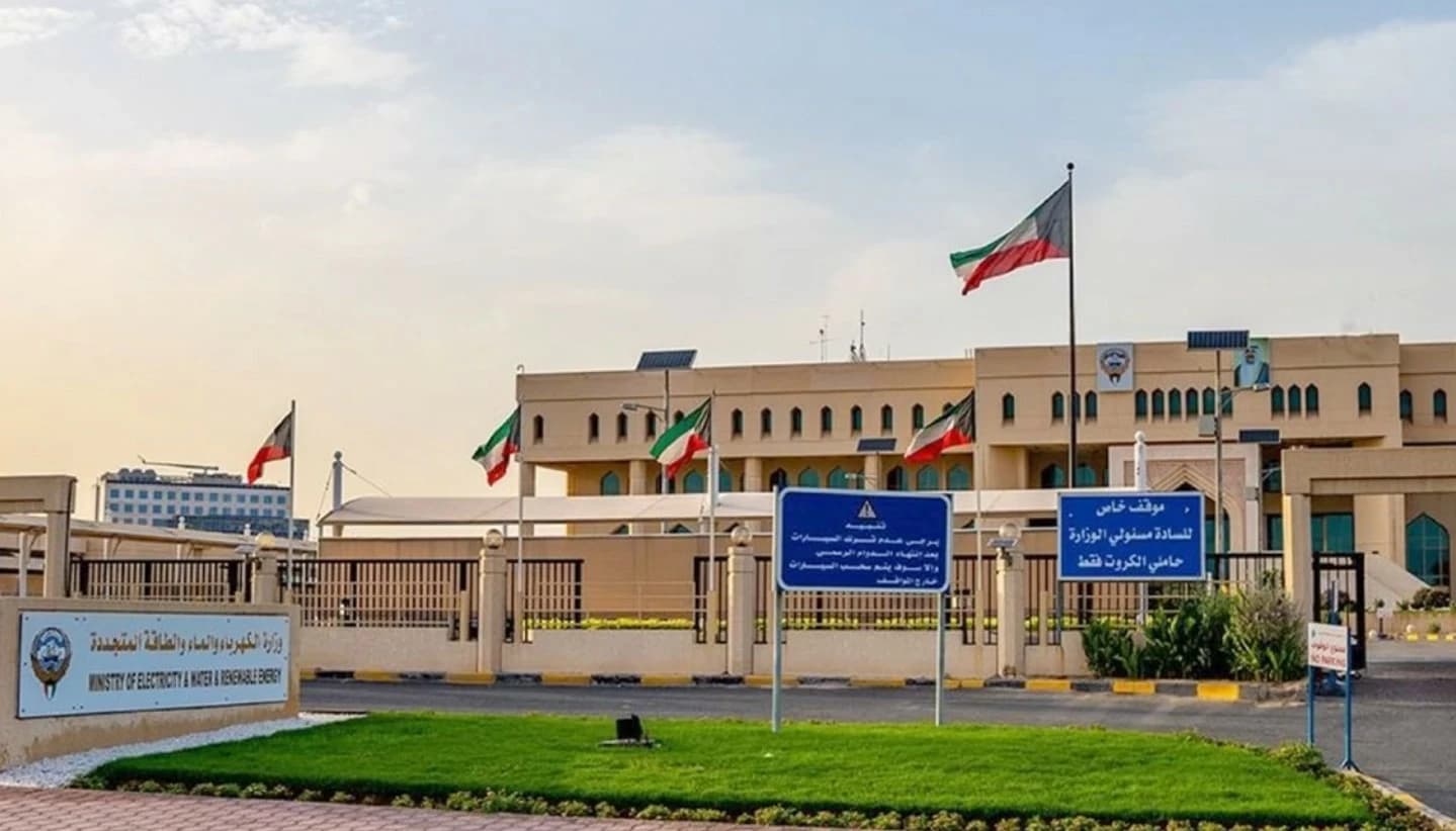 الكويت: تعرّض مبنى خدمي في محطة كهربائية لهجوم إيراني ومقتل عامل هندي