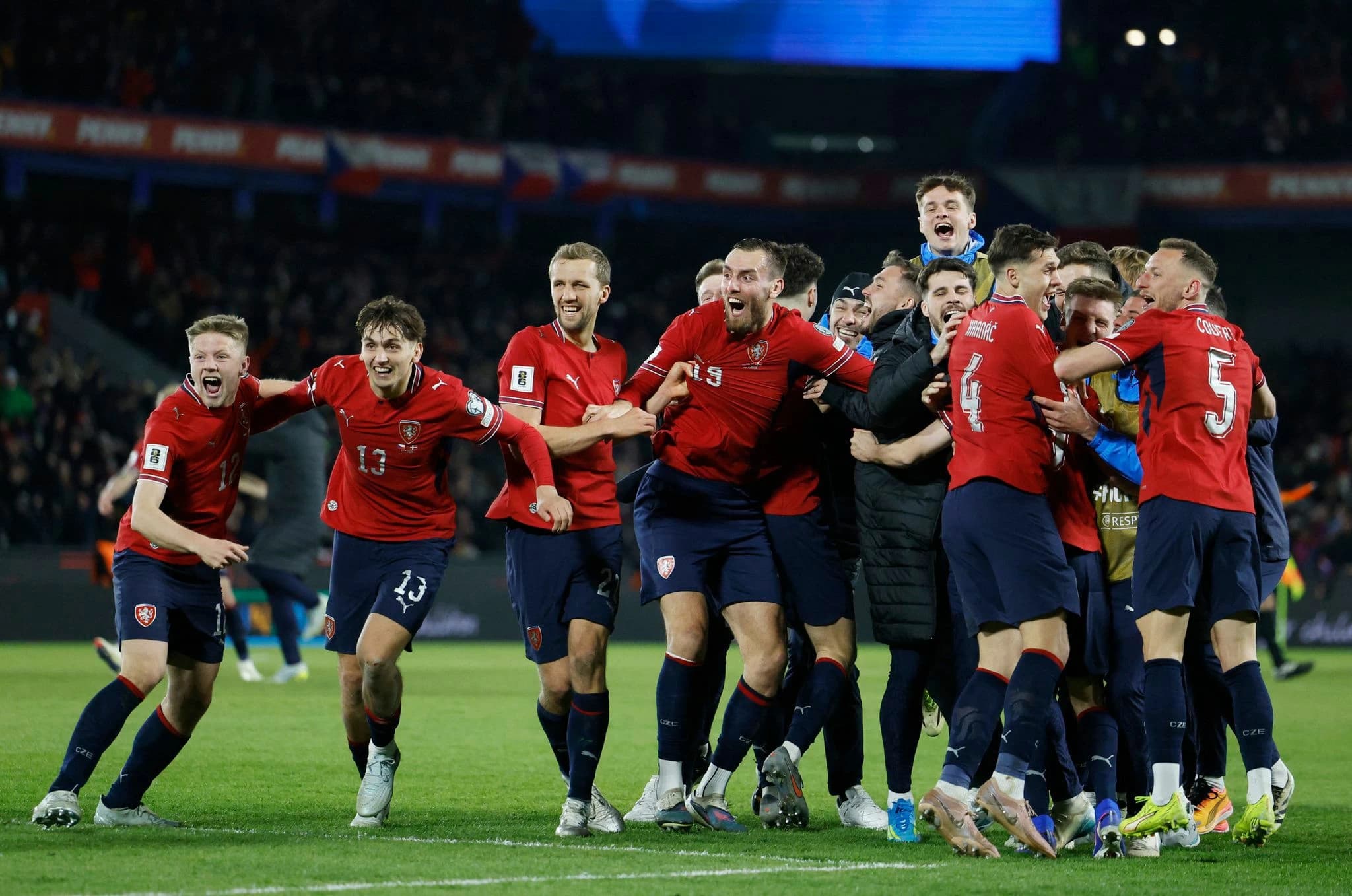 تشيك يتأهل لكأس العالم بعد 20 عاماً من الغياب