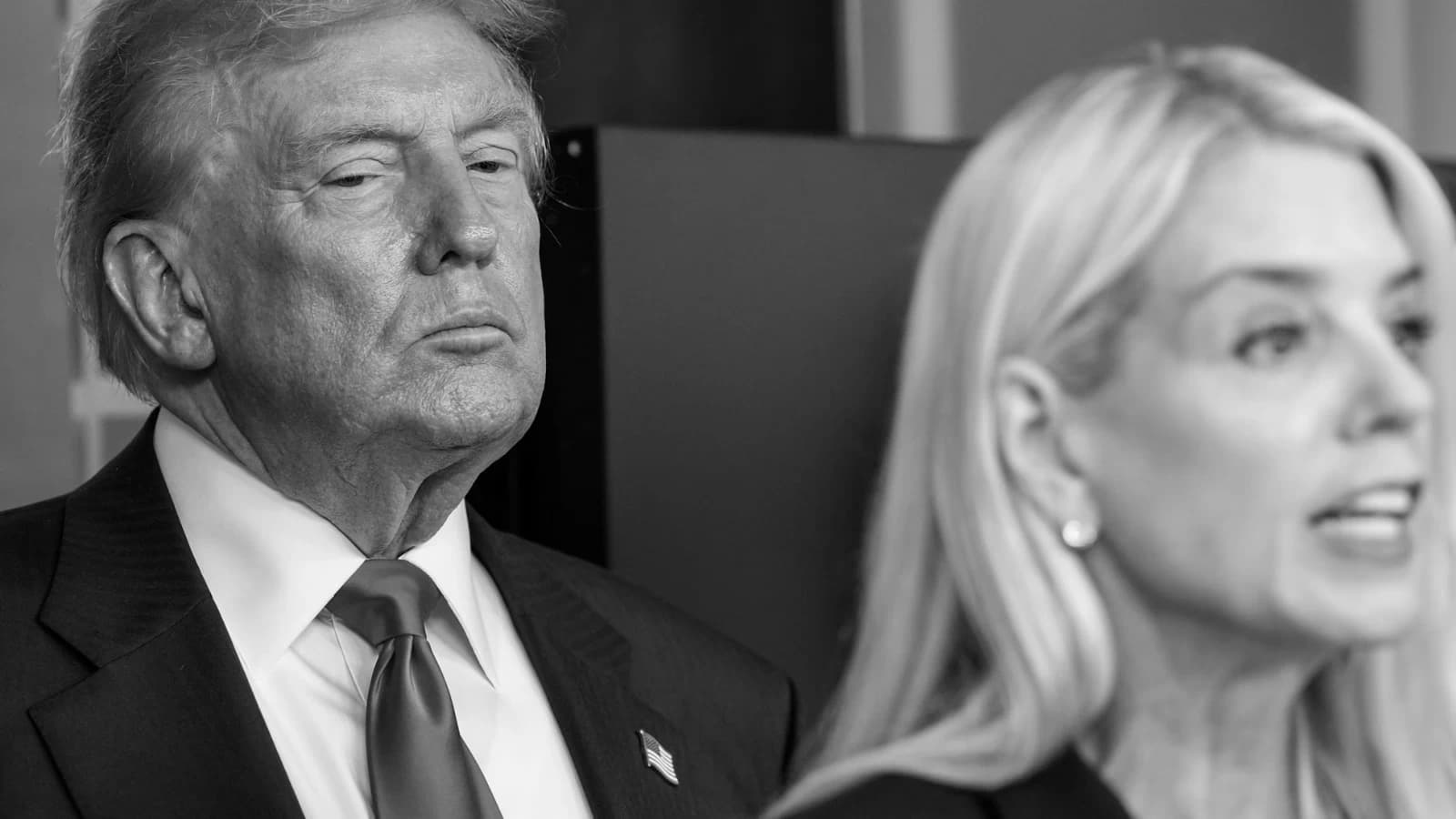 ترمب يعيد تشكيل فريقه الحكومي وسط تغييرات مرتقبة في الإدارة الأمريكية