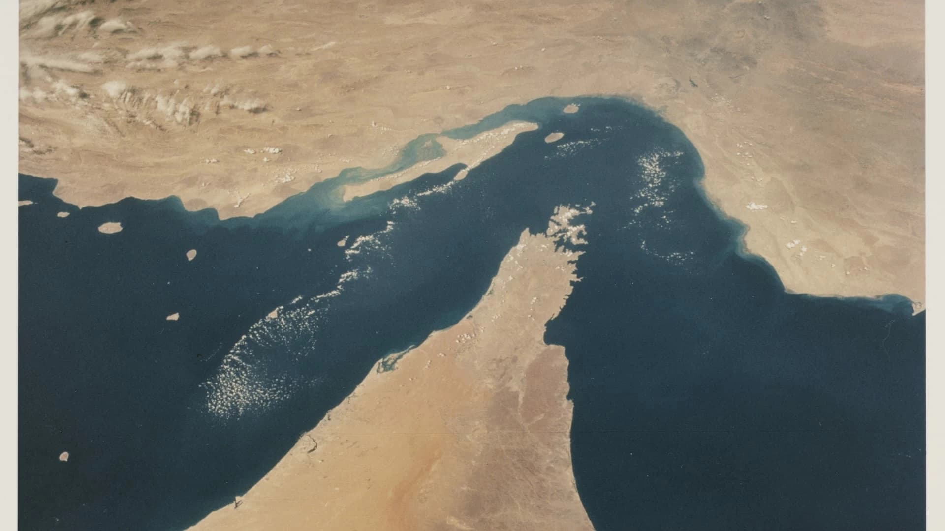 طهران تتحدث عن نظام جديد.. وماكرون يرفض العمل العسكري.. أزمة «هرمز» تتفاقم