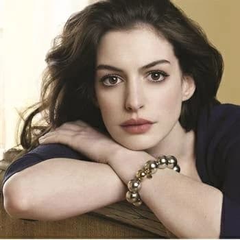 بين «إن شاء الله» وتأملات العمر.. كيف خطفت آن هاثاواي قلوب الملايين؟