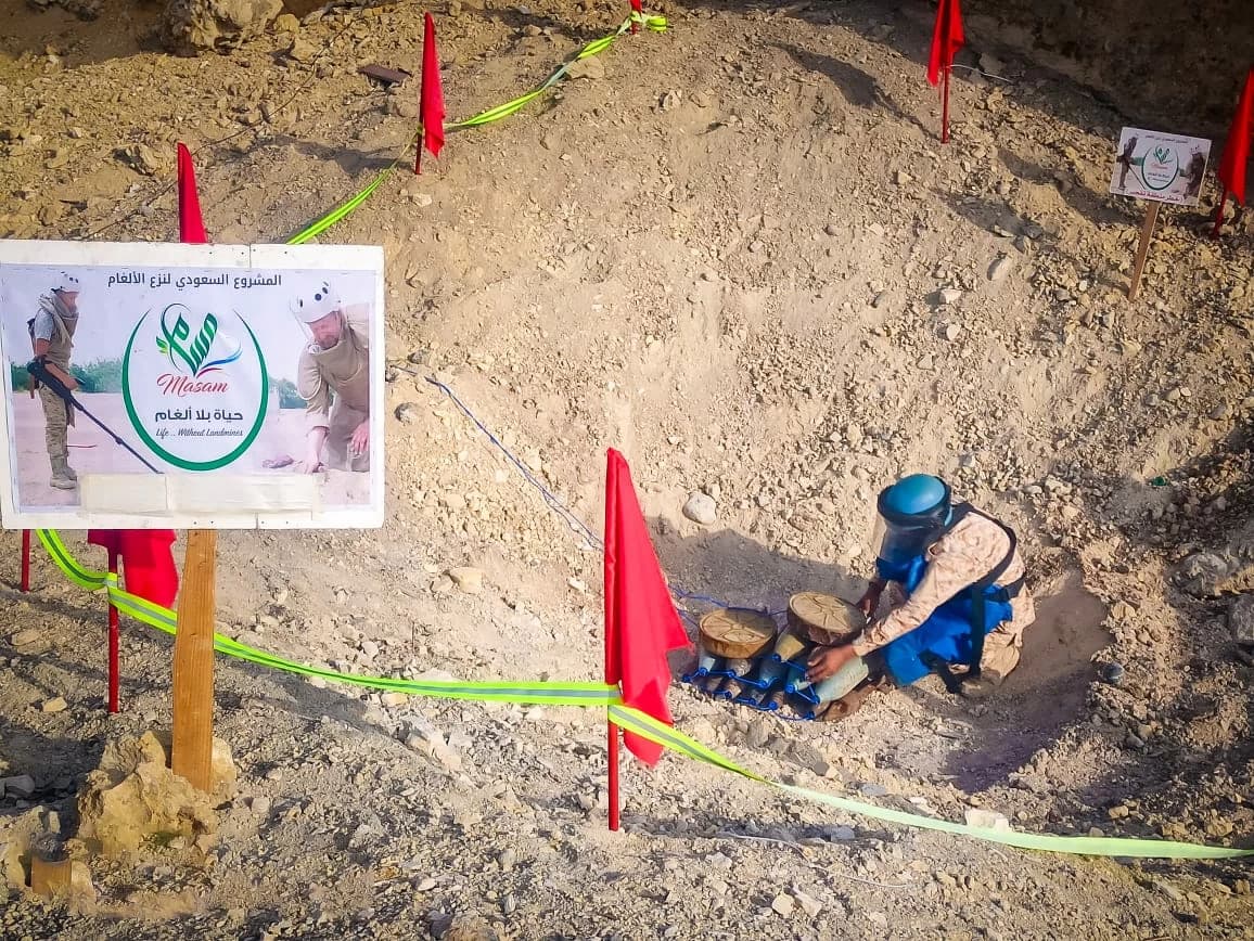 «مسام» يتلف 724 لغماً في حضرموت وينقذ قرية من كارثة