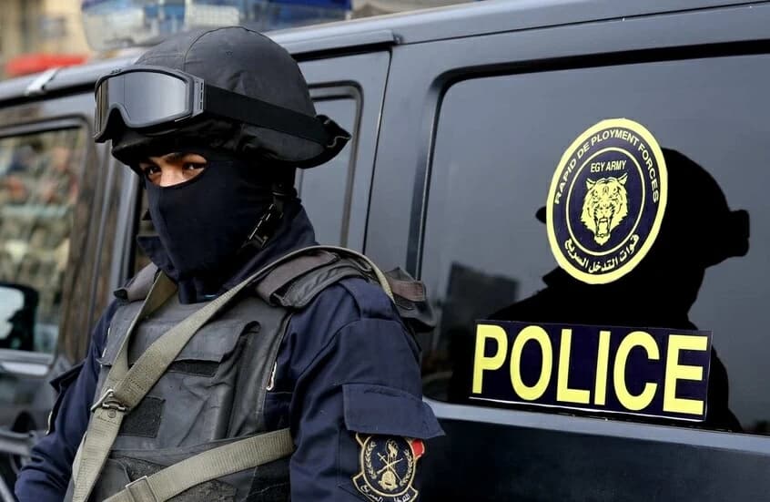 متهم يقتل عائلته ويحاول تفجير منزله في مطروح