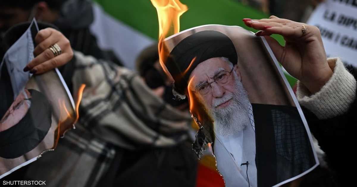 تناقض وصراع داخل هرم السلطة في إيران