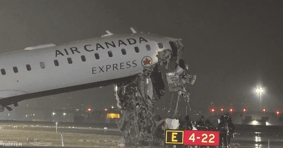 صور.. مقتل شخصين بحادث تصادم طائرة بمركبة في مطار بنيويورك