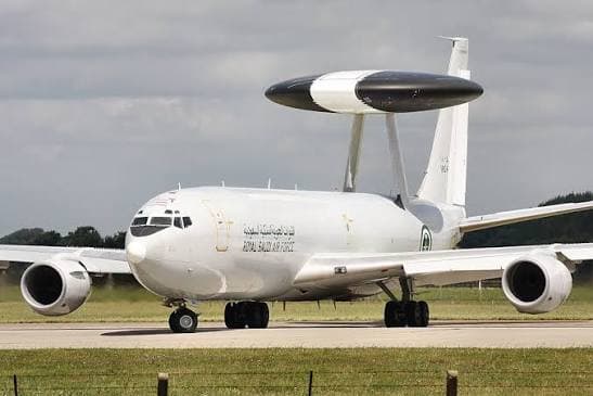 كيف استطاعت ايران إستهداف احدث طائرة امريكية للانذار المبكر والسيطرة الجوية بقاعدة في السعودية ?