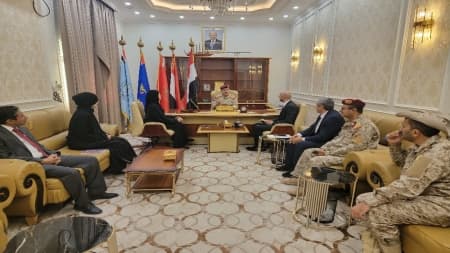 اليمن: وزير الدفاع يبحث مع الصليب الأحمر ملف الأسرى والقانون الدولي الإنساني